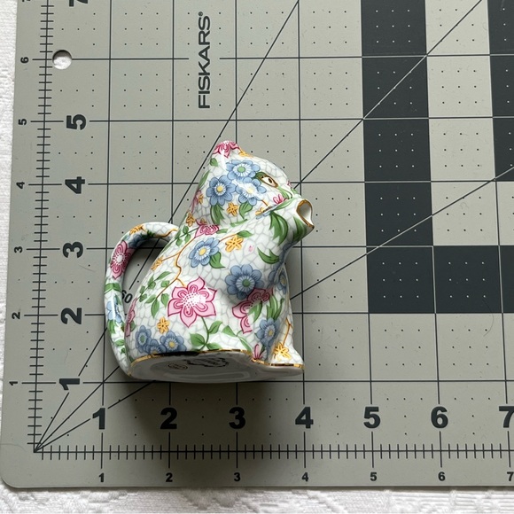 Chintz Alexandra Two’s Company Porcelain Floral Cat Mini Pitcher Creamer - Picture 8 of 9